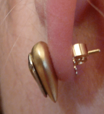 How to pierce an ear using earing